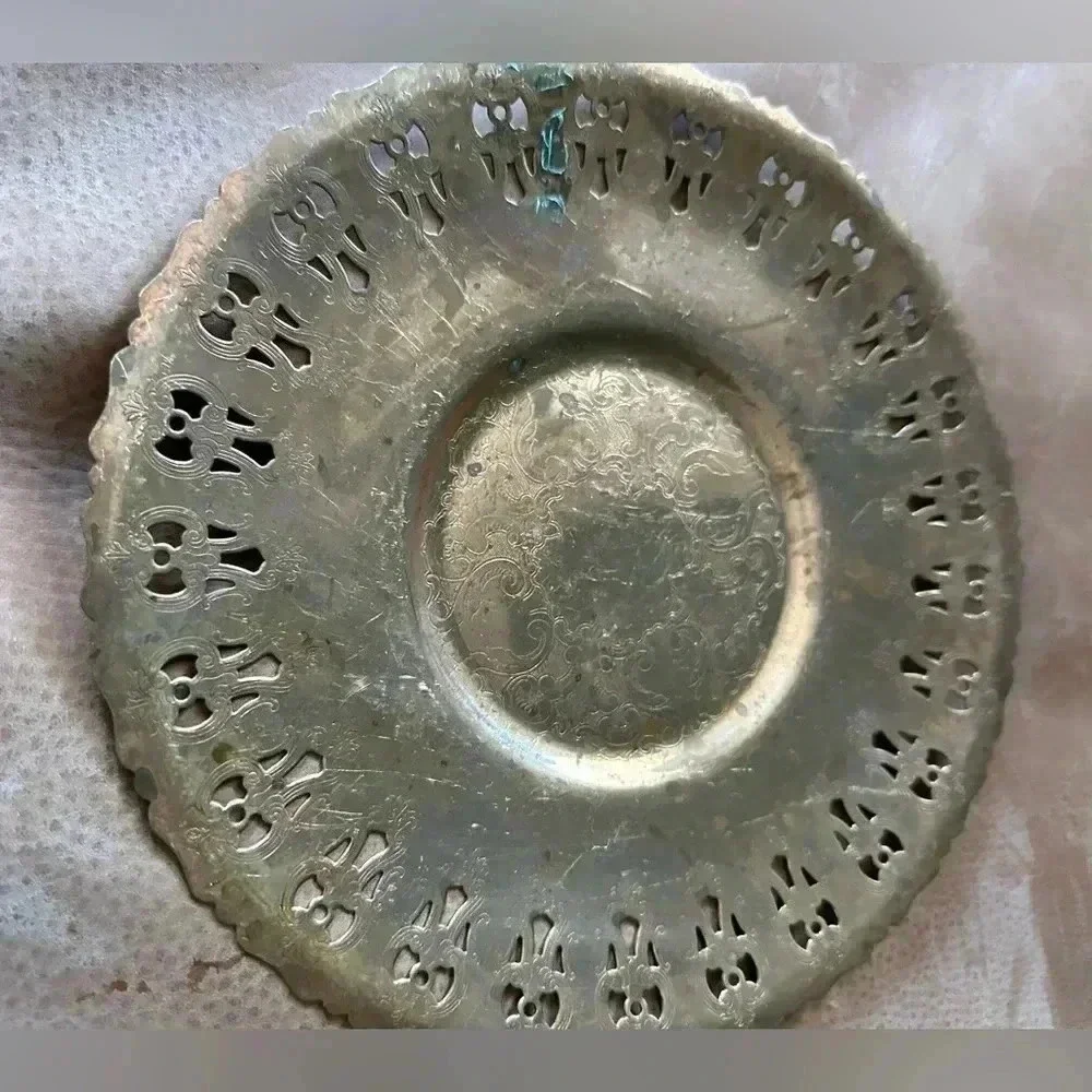 Vintage Brass Plate Decor With Beautiful Engravings Around 9” Around - Picture 4 of 8